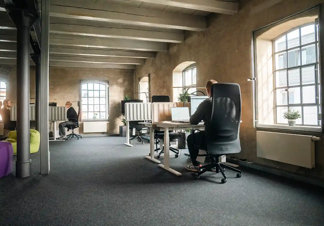 Arbeitsplätze im Büro der Amazon Agentur amaflow in Flensburg